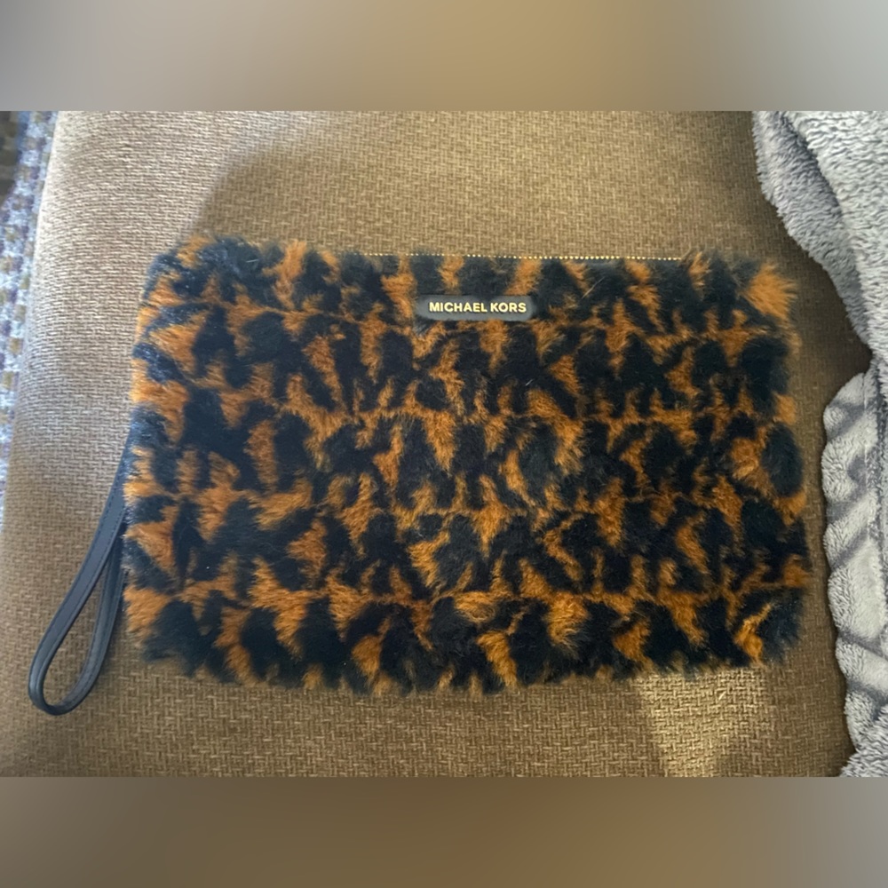 Michael KORS wristlet